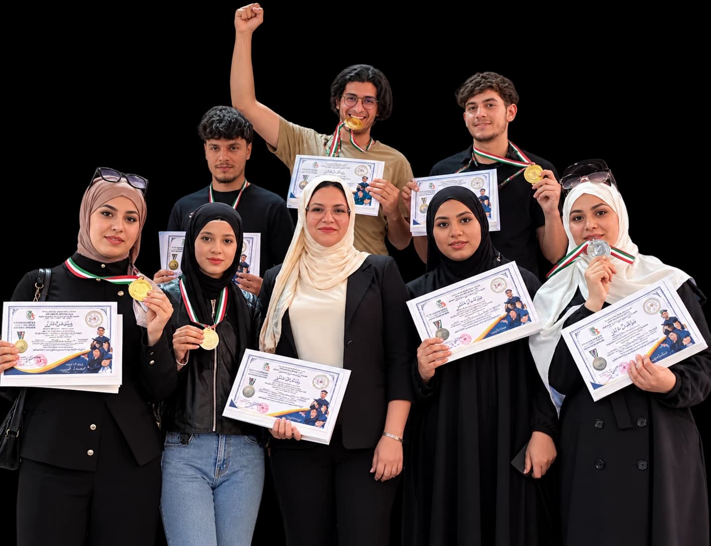 تتويج خريجي مدرسة منصورة للتكوين والتعليم بالجلفة بالشهادات والميداليات الرسمية